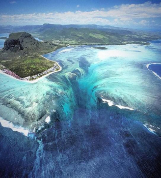 Witness One of The World’s Most Spectacular Optical Illusions – Mauritius’ Underwater Waterfall