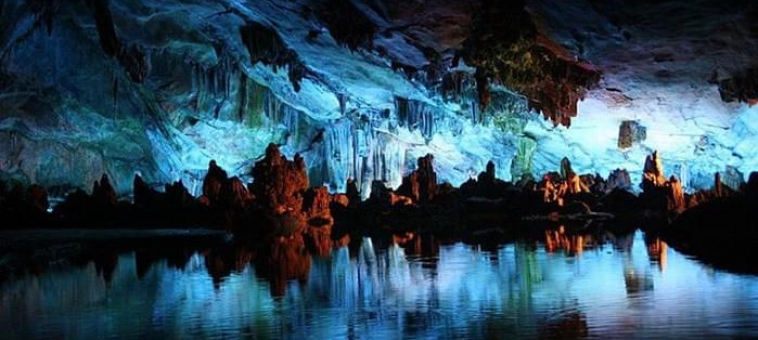 “Stargaze” Inside New Zealand’s Breathtaking & Otherworldly Waitomo Glowworm Cave